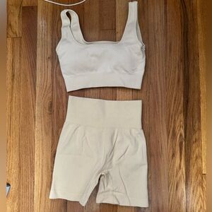 OQQ AMAZON WORKOUT SET IN BEIGE. BRAND NEW